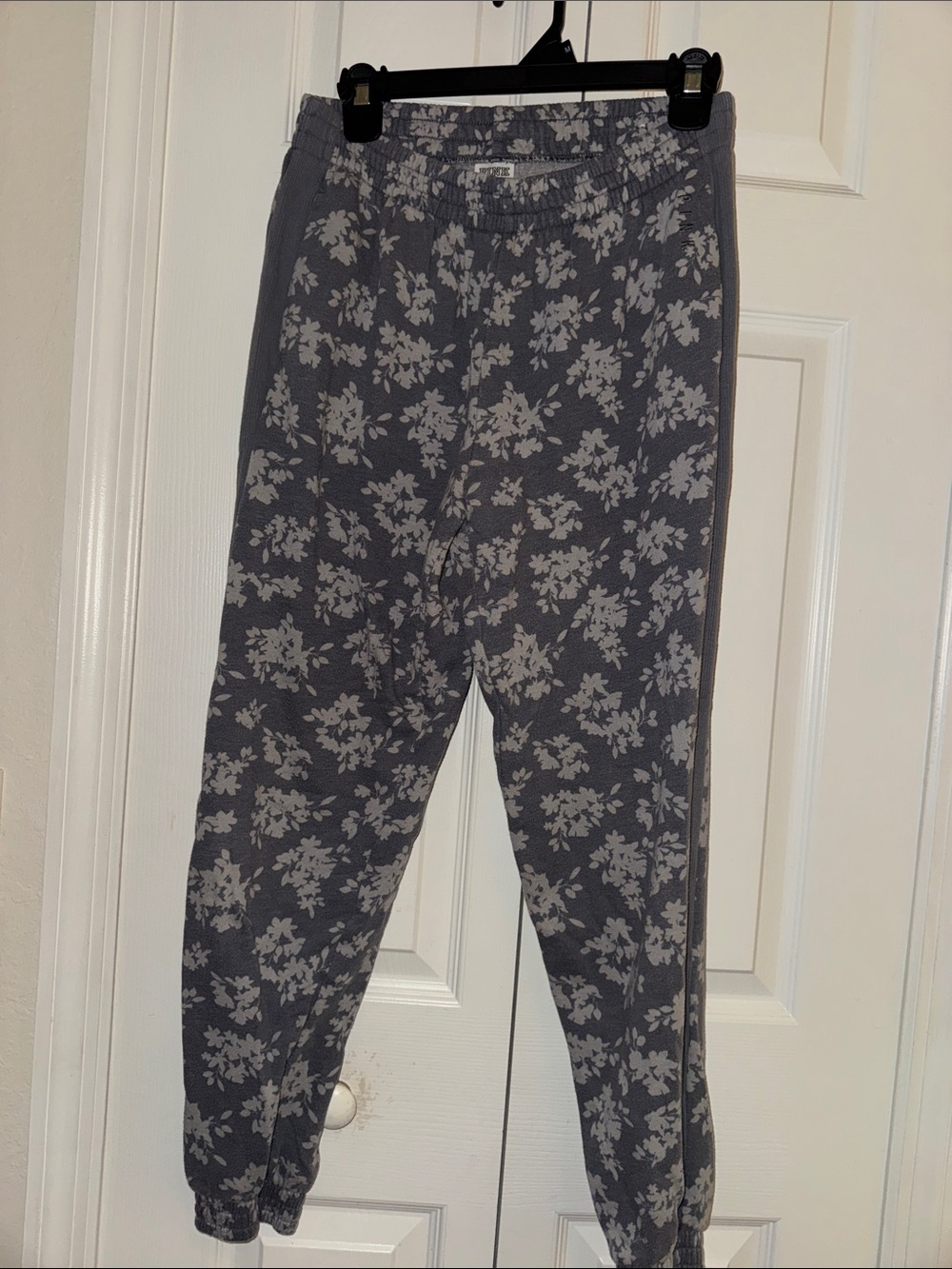 PINK Victoria's Secret Gray Floral Men's Joggers